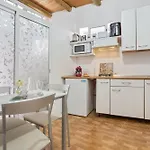 Habitacion-estudio شقة